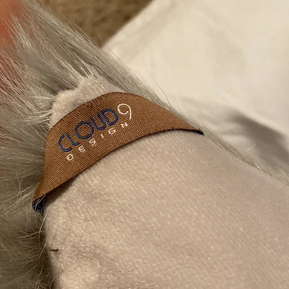 Like new luxury Cloud9 design down 100% dyed lamb fur Pillow Set Accent Pillows